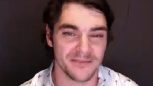 Ator RJ Mitte, de 'Breaking Bad', morre aos 34 anos nos EUA, diz revista