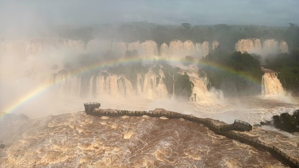 Cataratas do Iguaçu atingem vazão de 15,8 milhões de litros por segundo