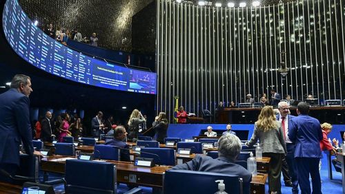 Senado aprova fim da escala 6x1 e redução da jornada de trabalho