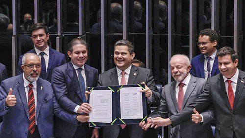 Congresso promulga emenda do fim da 6x1; escala 5x2 começa em 60 dias