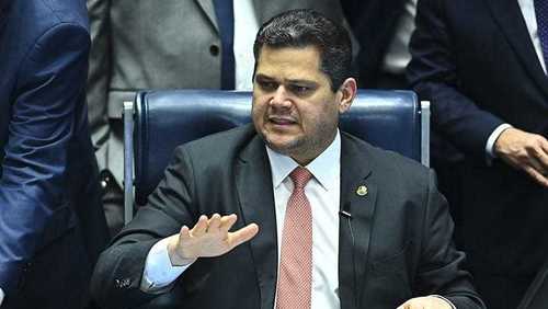 Alcolumbre sobre fim da 6x1: ‘Direito passa a fazer parte da Constituição’
