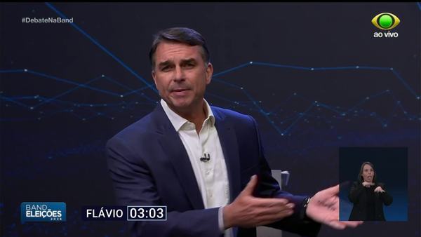 Debate na Band: Flávio promete mudar Constituição por castração química e idade penal