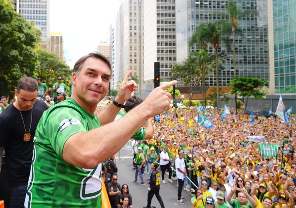 TSE nega remoção de vídeo que chama Flávio Bolsonaro de 'mentiroso Master'