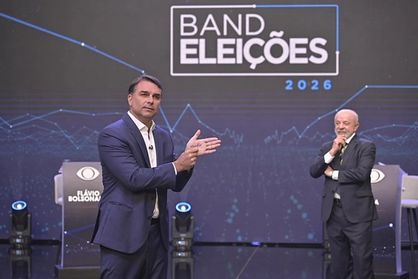 Debate na Band: Flávio admite falhas na Saúde durante governo do pai: 'Deu o seu melhor'