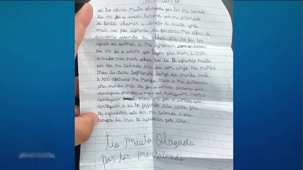 Menina de 10 anos salva de sequestro faz carta para policial: 'Único que ligou para mim'