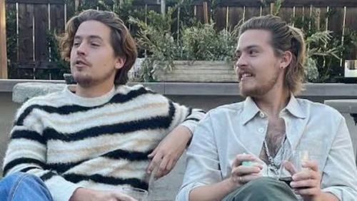 Ator Dylan Sprouse brinca que ele e o irmão gêmeo são 'frutos de incesto'