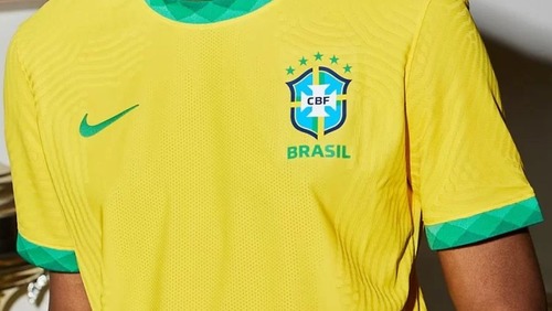 Mercado é denunciado por obrigar funcionários a usar camisa do Brasil