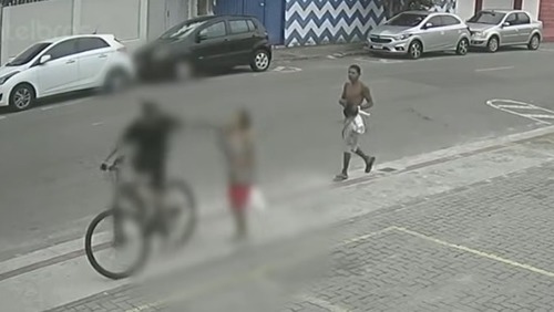 Idosa fratura o queixo após ser derrubada por adolescente em assalto em ES
