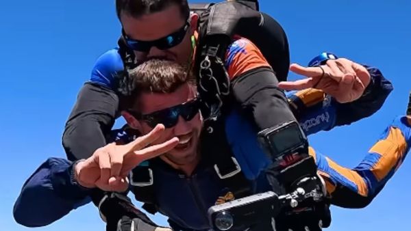 Jonas Sulzbach faz pulo de paraquedas 'para tirar o PT do poder'