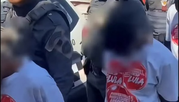 PMs são investigados por forçar detidos a vestir camisetas de Lula
