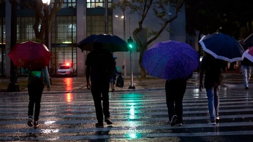 Previsão do tempo indica chuvas intensas e temporais no fim de semana