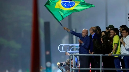 Em comemoração na Av. Paulista, Lula pede que público cante Hino da Independência