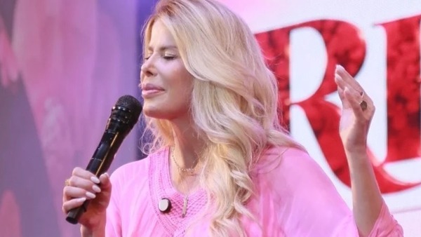 Karina Bacchi revela que está há 4 anos em celibato: "Estou em santidade"