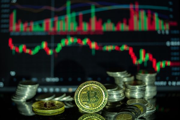 Bolsa tem circuit breaker após queda de 17%, a maior desde 2020