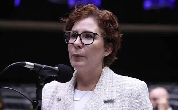 Defesa de Zambelli diz que extradição ao Brasil seria ‘entregá-la à morte’