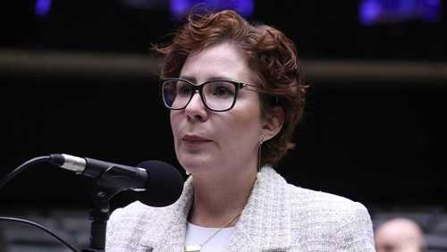 Defesa de Zambelli diz que extradição ao Brasil seria ‘entregá-la à morte’