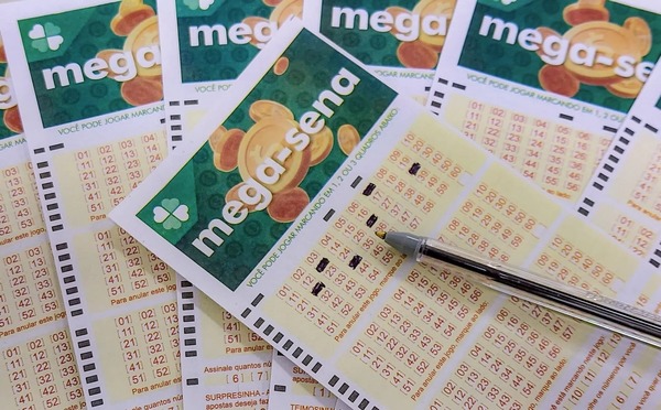 Mega-Sena volta a acumular e prêmio vai a R$ 305 milhões; veja dezenas