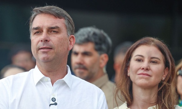Aliados dizem que Flávio está a caminho dos EUA e pediu asilo para Trump