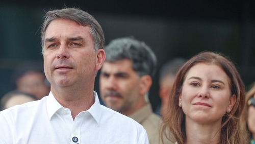 Aliados dizem que Flávio está a caminho dos EUA e pediu asilo para Trump
