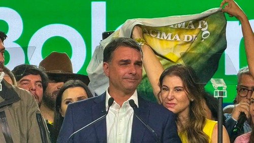 PL tem clima de indignação por ida de Flávio aos EUA: “Enfraquece a direita”