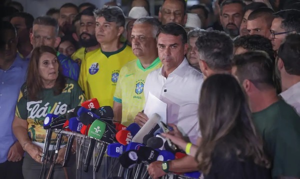 PT aciona STF e pede prisão de Flávio e inclusão de seu nome na Interpol