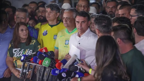 PT aciona STF e pede prisão de Flávio e inclusão de seu nome na Interpol