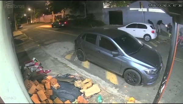 VÍDEO: homem sentado em cadeira na rua é morto a tiros em Campinas