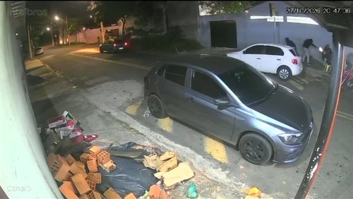 VÍDEO: homem sentado em cadeira na rua é morto a tiros em Campinas