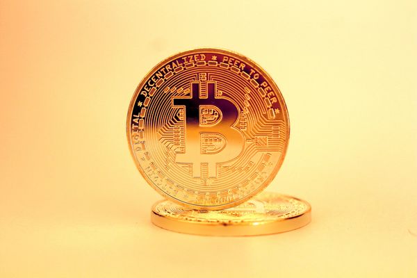 Hackers atacam duas plataformas de criptomoedas