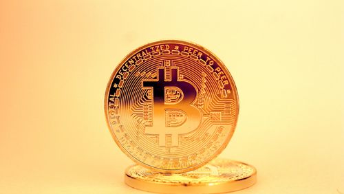Hackers atacam duas plataformas de criptomoedas