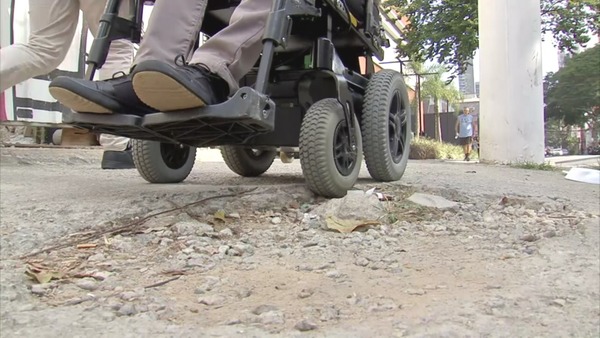 Mais de 115 milhões de brasileiros vivem em ruas sem rampas, aponta IBGE