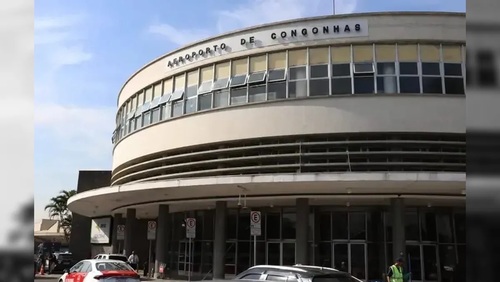 Produção do DJ Arana é presa após fraudes em documentos em voo em SP