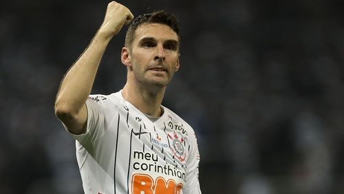 Corinthians goleia Botafogo-SP na estreia