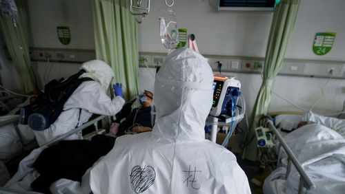 China registra mais de 1.000 mortes pelo novo coronavírus