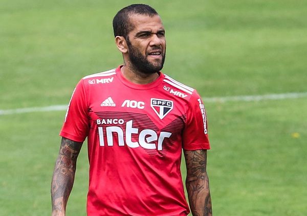 Daniel Alves minimiza furto de carro: Meu legado não é materialista