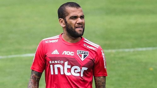 Daniel Alves minimiza furto de carro: Meu legado não é materialista