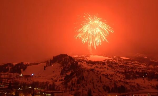 Fogo de artifício bate recorde como o maior do mundo; assista