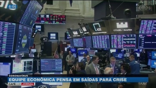 Dólar engata 7° pregão de alta e supera R$ 4,46 em meio a temores sobre coronavírus