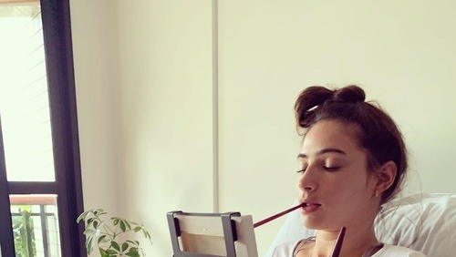 Laís Souza mostra incentivo aos afetados pelo Covid-19: 'Pinte novos sonhos'