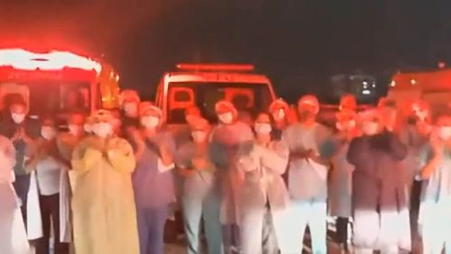 Profissionais de saúde gravam homenagem a colega que morreu com Covid-19