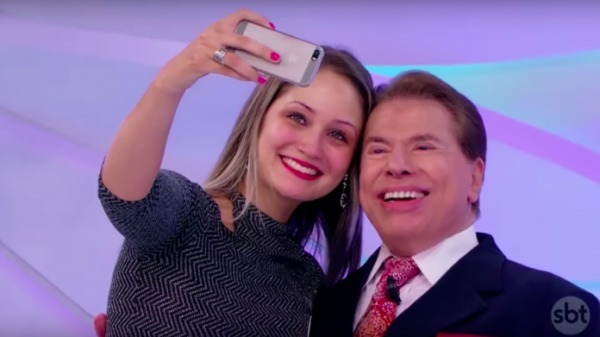 Fã se emociona ao conhecer Silvio Santos, que tem a melhor reação