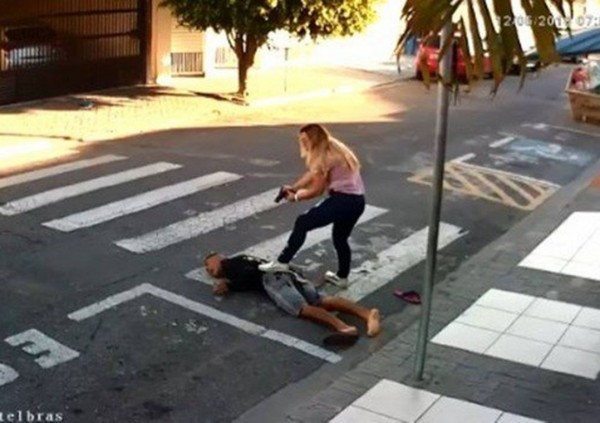 Suposto cúmplice de bandido morto por mãe PM é liberado após prestar depoimento