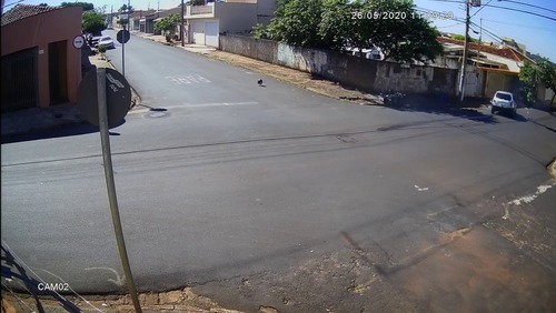 Motociclista é lançado e fica ferido após batida no Sumarezinho