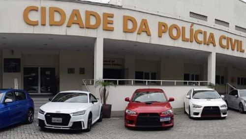 PRF e Polícia Civil apreendem carros de luxo em operação contra rachas