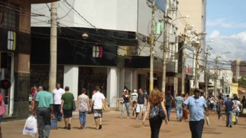 Confira o que volta a funcionar na próxima segunda-feira (01) e os horários do comércio