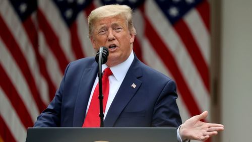 Trump diz que Brasil e Suécia têm dificuldades no combate à covid-19
