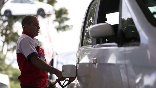 Governo vai regulamentar venda direta de etanol para postos até outubro, diz ministro
