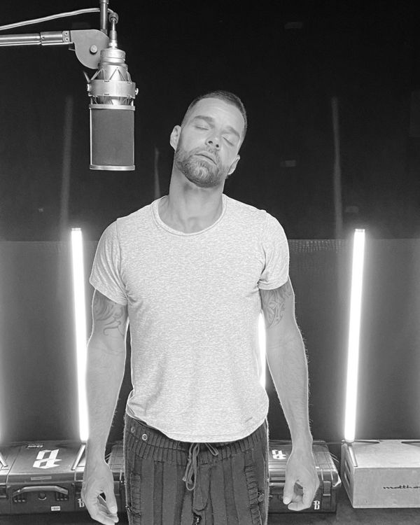 Ricky Martin lança álbum durante pandemia e revela que é fã de Anitta e Pabllo Vittar