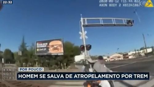 Por pouco! Imagens mostram resgate de cadeirante segundos antes de passagem de trem