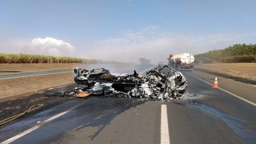 Caminhão pega fogo em rodovia da região de Ribeirão Preto
